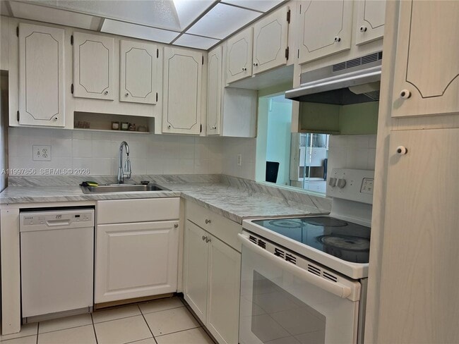 Building Photo - 1801 S Ocean Dr