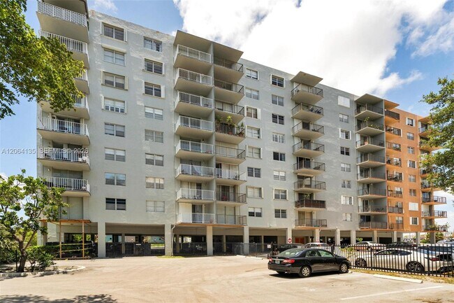 Building Photo - 1465 NE 123rd St