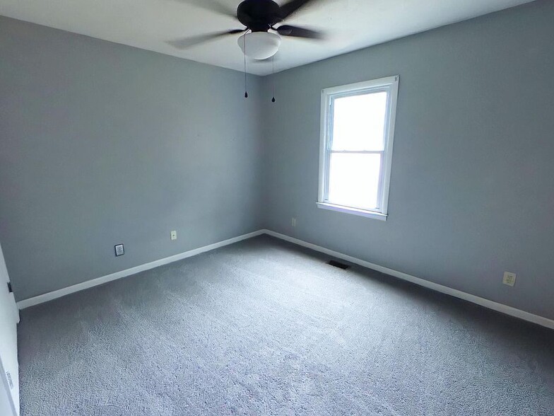 Building Photo - 7545 Fox Fern Dr