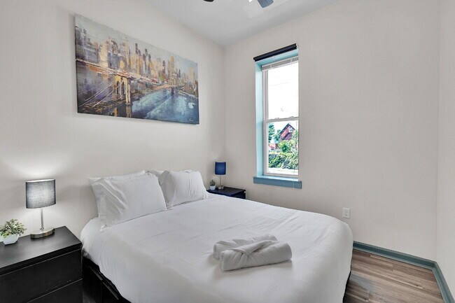 Building Photo - Furnished 2-Bedroom, 2-Bath Apartment near the Medical Campus