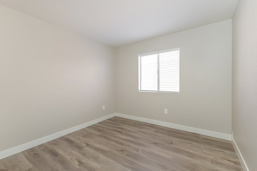 Building Photo - 5256 Del Lago Dr