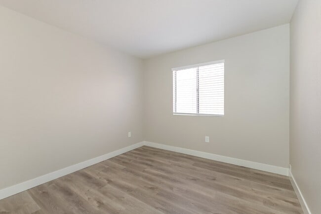 Building Photo - 5256 Del Lago Dr