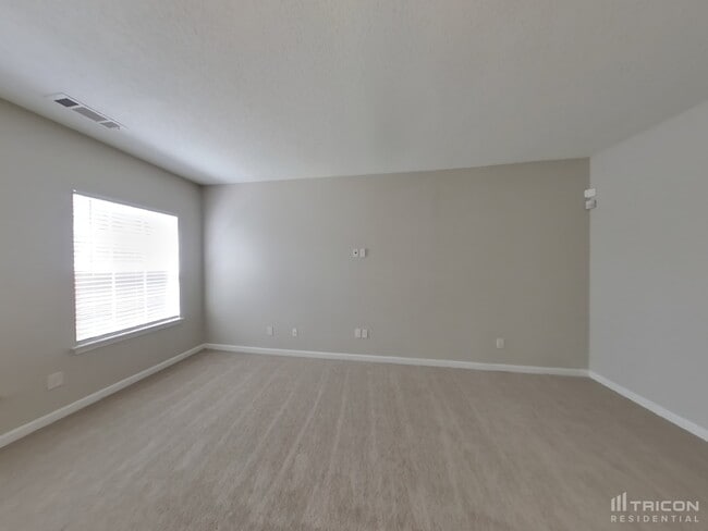 Building Photo - 2075 Mulberry Ln