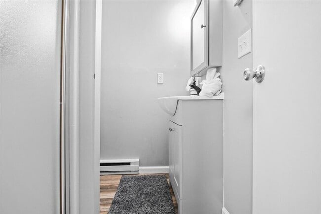 Building Photo - 1150 Country Club Dr