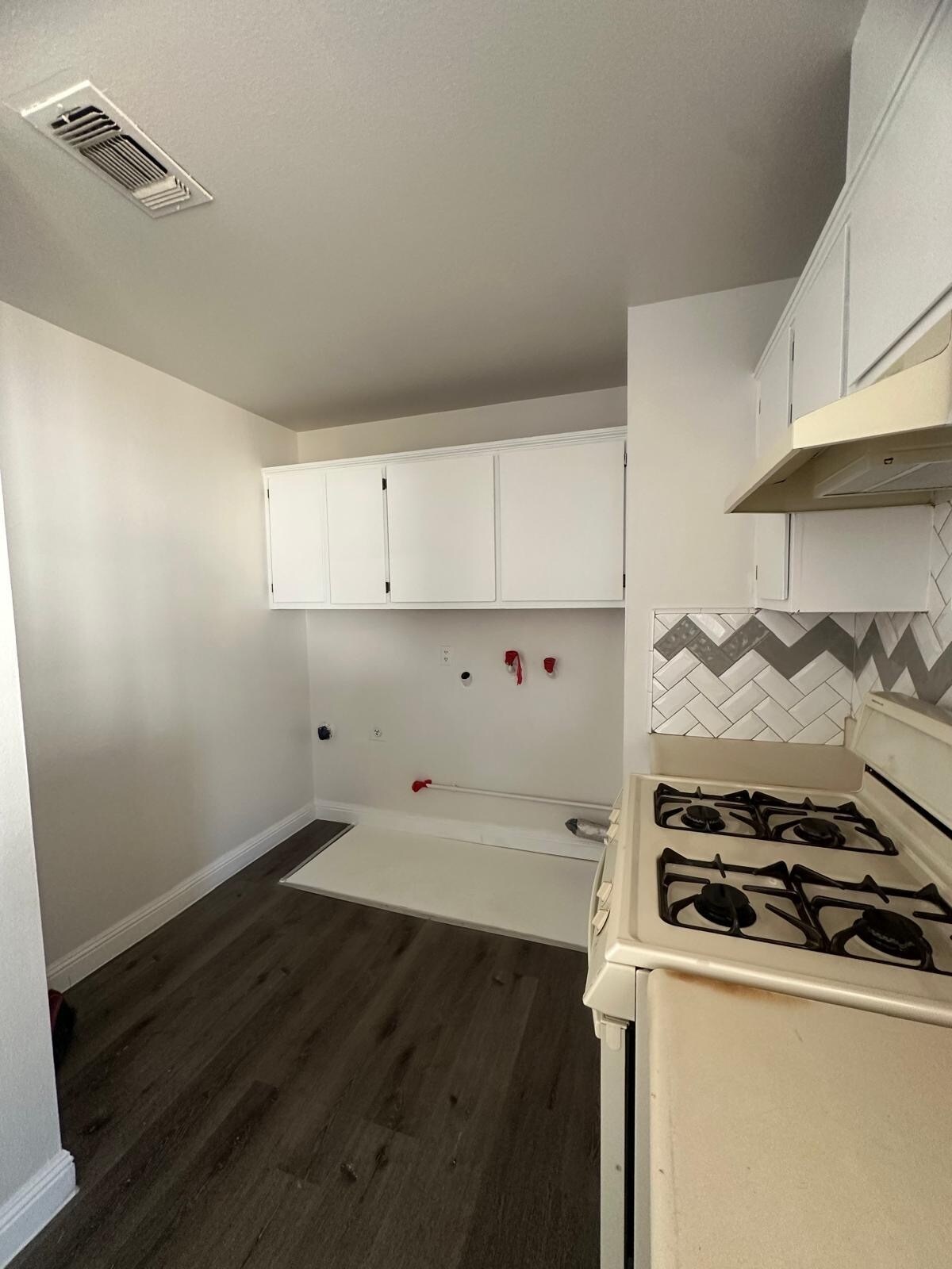 Building Photo - 1817 W La Sierra Dr