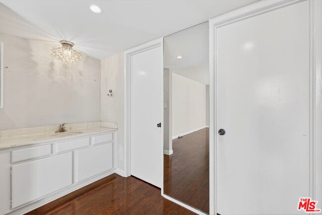 Building Photo - 10535 Wilshire Blvd