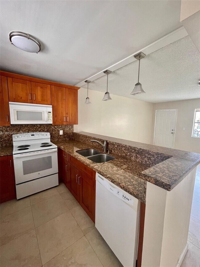 Building Photo - 2519 Pierce St