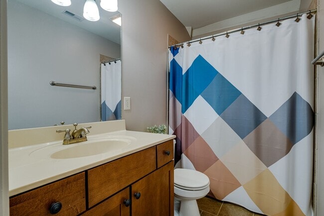 Building Photo - 1306 Camelot Bay