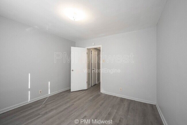 Building Photo - 3725 N Sherman Dr