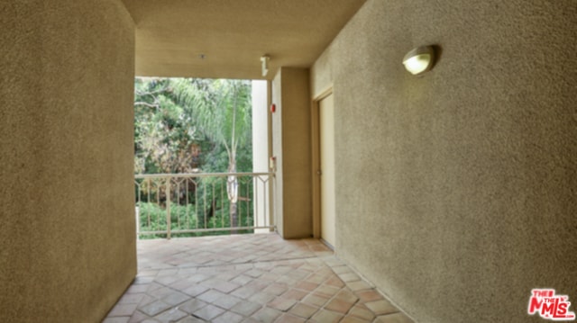 Building Photo - 2222 Beachwood Dr