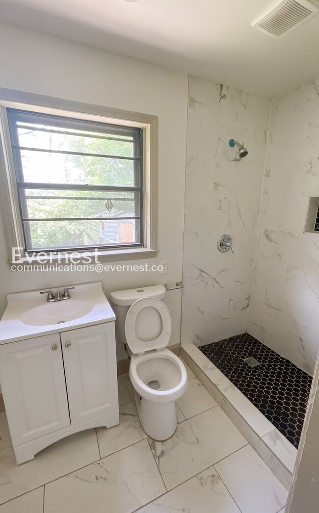 Building Photo - 4 Bed/2 Bath Home with Carport / Pet-Friendly / Vouchers Accepted / Available Now!