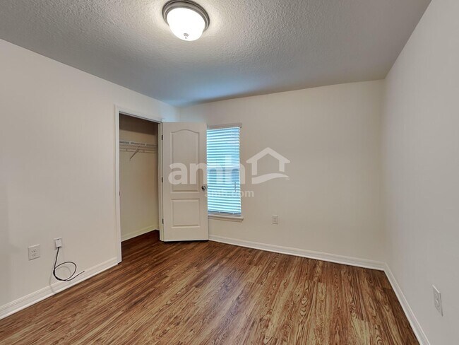 Building Photo - 733 Chatham Walk