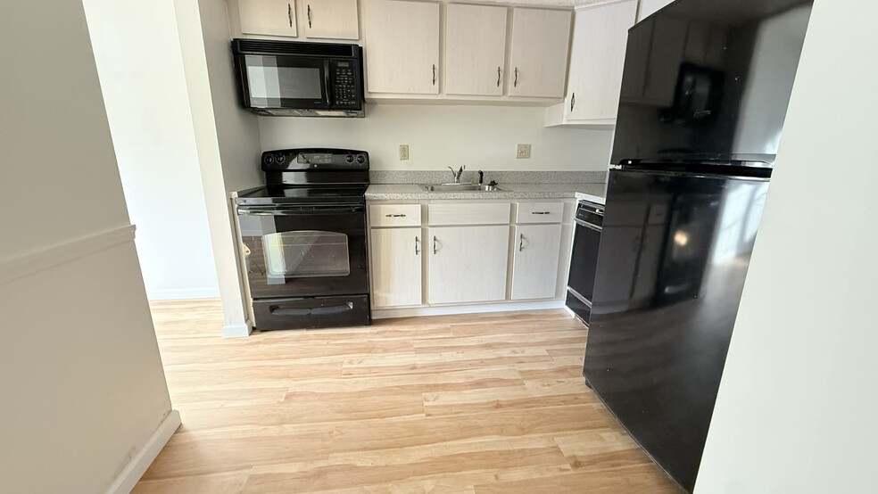 Building Photo - 3103 Ruby Dr