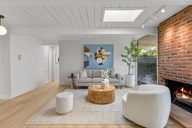 Building Photo - 729 Stendhal Ln