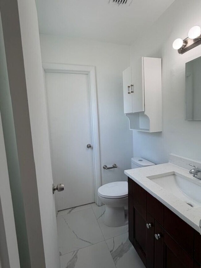 Building Photo - Easy Living with this 3 Bedroom Home on oversized fenced lot.