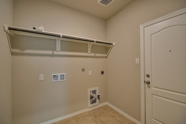 Building Photo - 24810 Winema Wds Ln