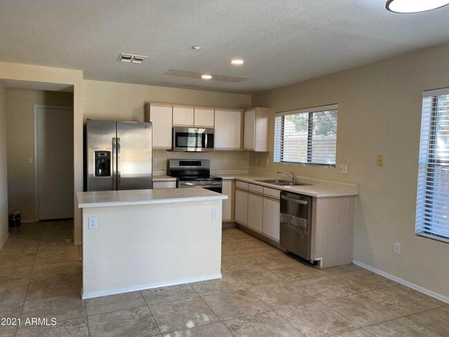 Building Photo - 7500 E Deer Valley Rd