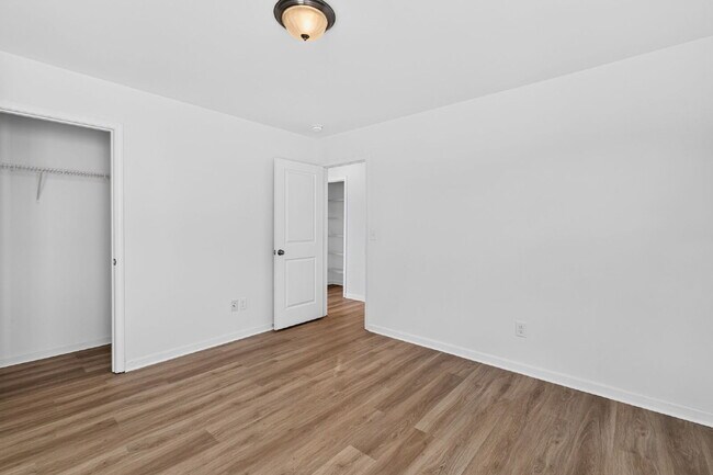 Building Photo - Expansive 4-bedroom, 3.5-bathroom single-family home boasts 3,150 sq. ft.