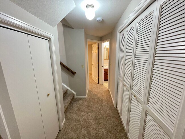 Building Photo - Beautifully Updated 3-Bed, 3-Bath Townhome...