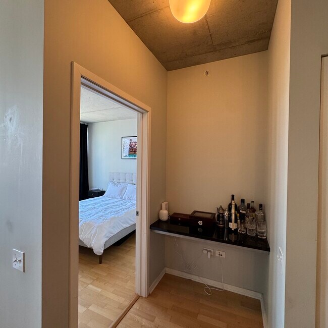 Building Photo - 659 W Randolph St