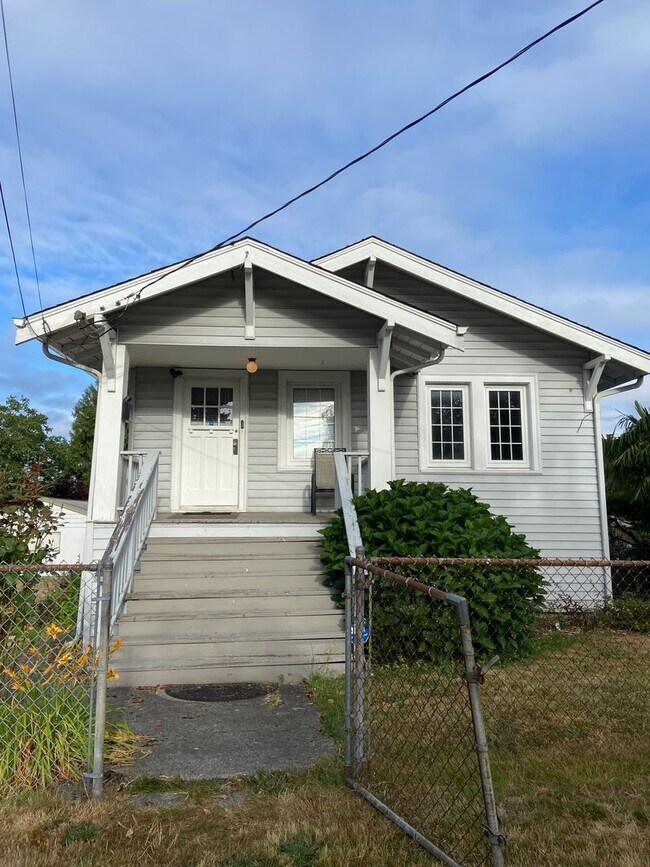 Building Photo - 10025 39th Ave SW