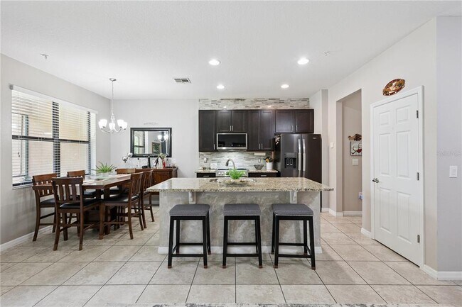 Building Photo - 2438 Seven Oaks Dr