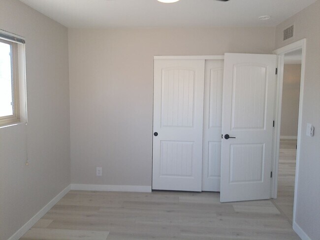 Building Photo - Long Term Duplex rental