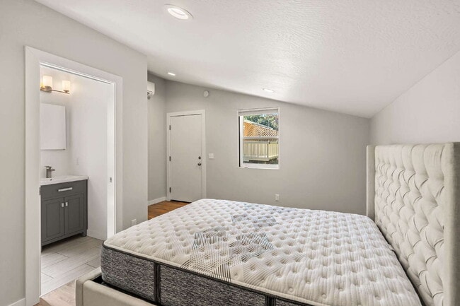Building Photo - Charming 4-Bedroom Ashland Home with ADU, ...