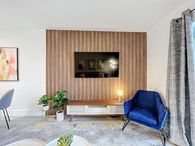 Primary Photo - 1401 SE 15th St