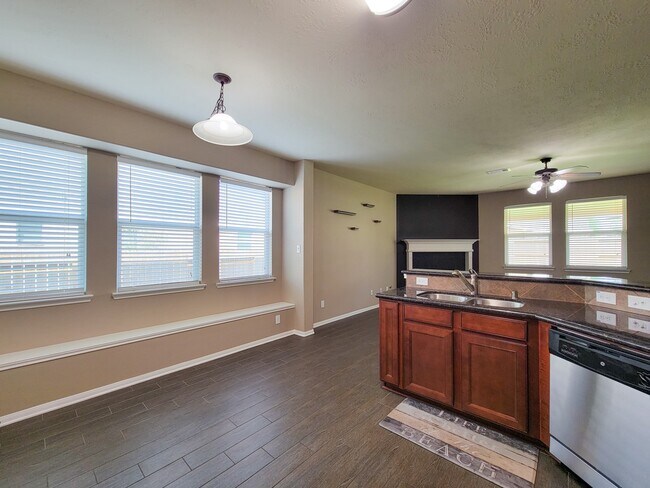 Building Photo - 805 Arlington Pointe Dr