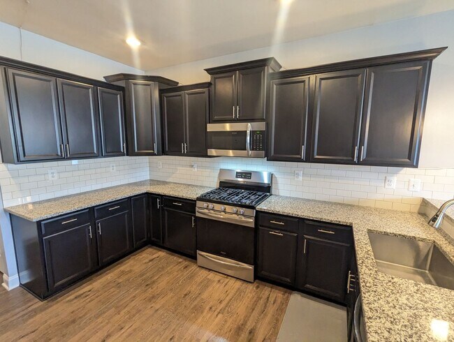 Building Photo - Ground level (two story) Condo in Westview South Community available early April!