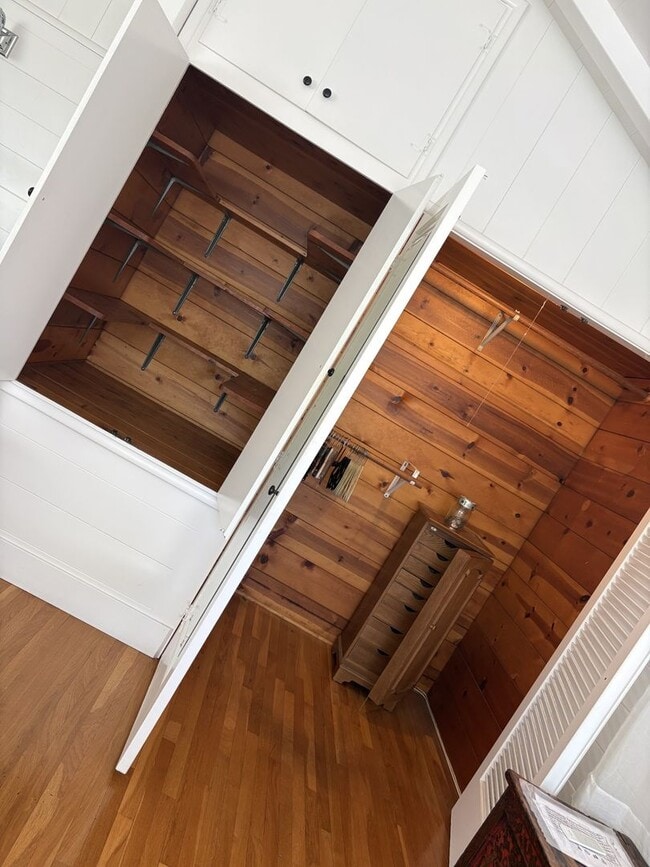 Building Photo - Furnished Master Suite Near Manhattan Beach! All Utilities & Internet Included!