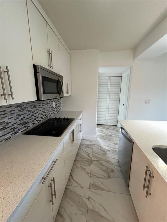 Building Photo - 912 NE 15th Ave