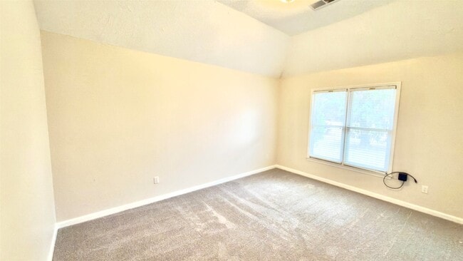 Building Photo - 275 Home Pl