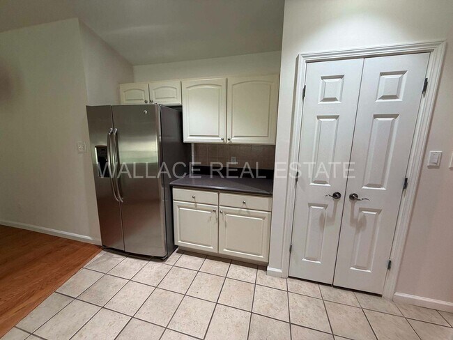 Building Photo - SPACIOUS 3 BEDROOM CONDO IN ANDERSON RIDGE ON GLEASON DRIVE!!