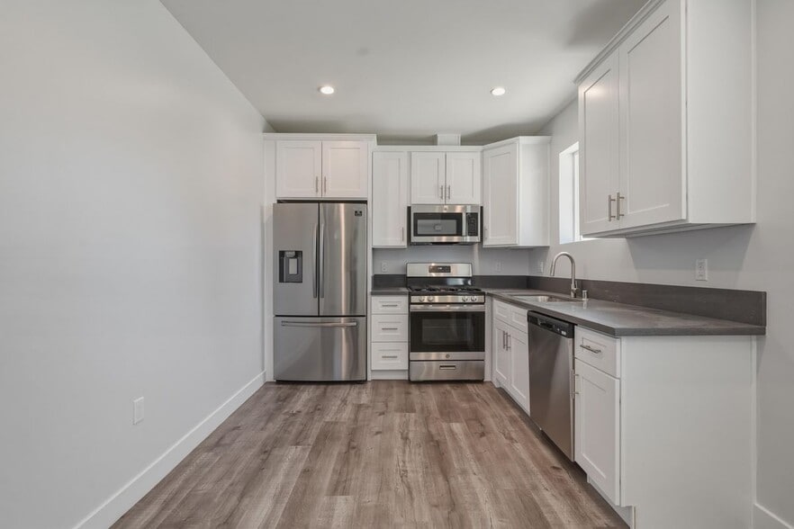 Building Photo - 19833 Blythe