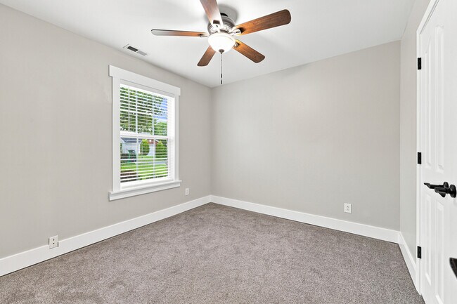 Building Photo - 5519 Mt Mansfield Rd