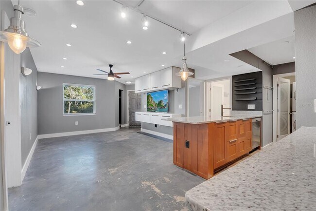 Building Photo - 3034 Parkway Blvd