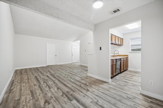 Building Photo - 904 Sirocco Dr