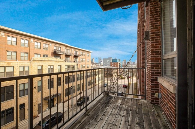 Building Photo - 234 E Reservoir Ave