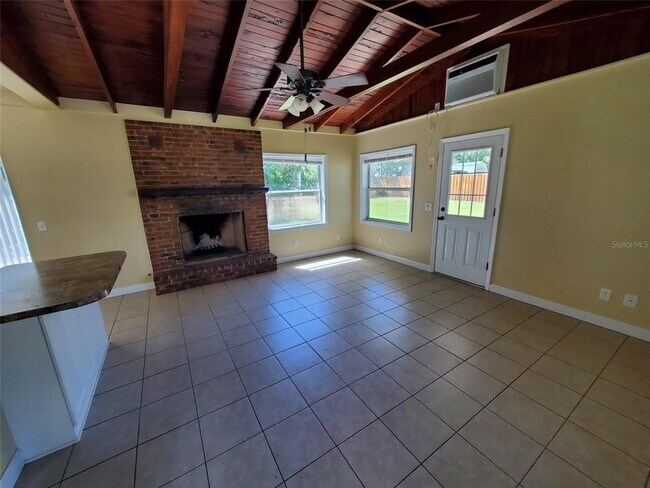 Building Photo - 37646 Hendley Ave