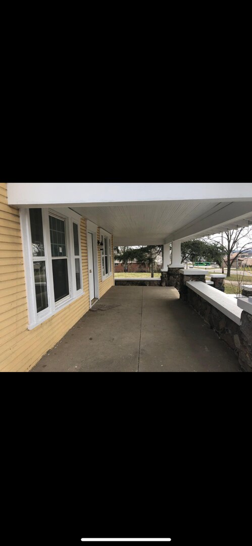 Building Photo - Check out this 3bdr, 2.5 bath home for rent