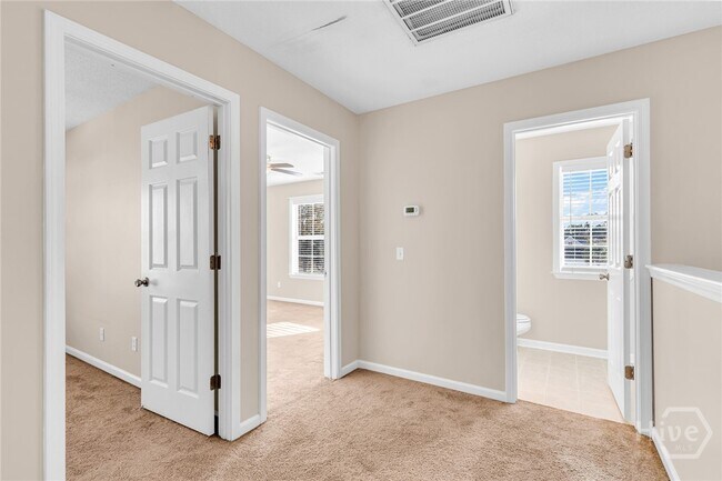 Building Photo - 16 Bushwood Dr