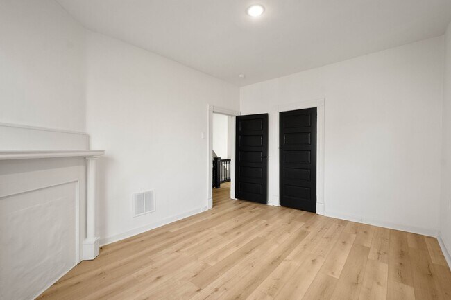 Building Photo - READY FOR MOVE IN! Don't miss this RENOVATED 4-BEDROOM located in Munhall!