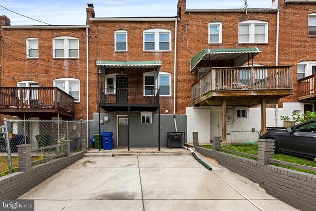 Building Photo - 1015 Lyndhurst St