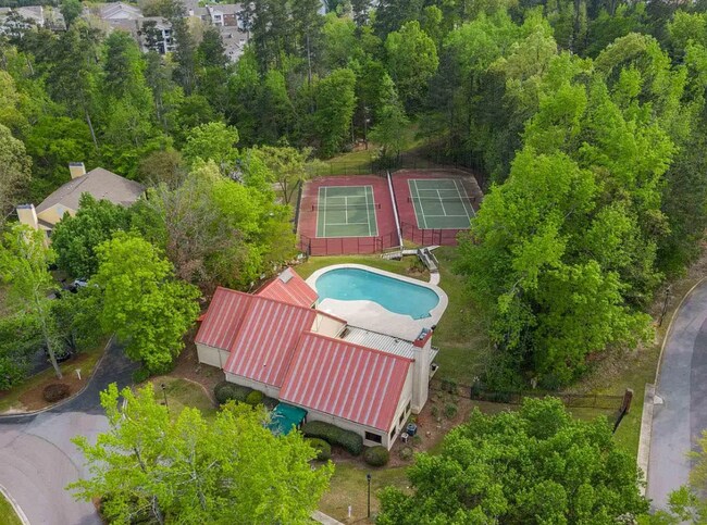 Building Photo - Gorgeous Renovated Home with Modern Finishes & Gated Community Amenities