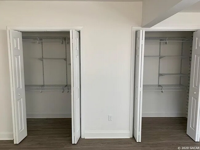 Building Photo - Modern Comfort Meets Classic Charm – Spacious Alachua Rental