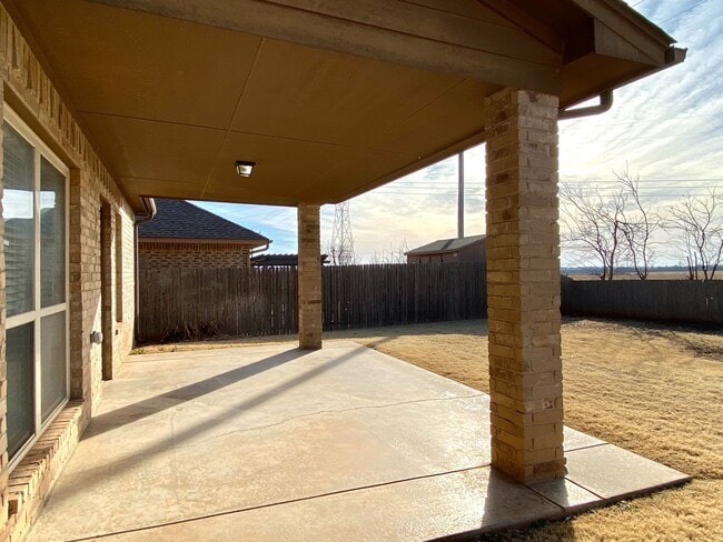 Building Photo - 3 Bed, 3 Bath With Bonus Room in Deer Creek Schools