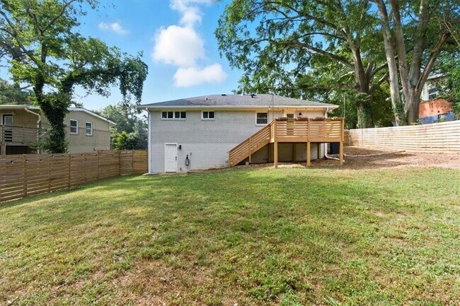 Building Photo - 1272 Lynwyn Ln SE