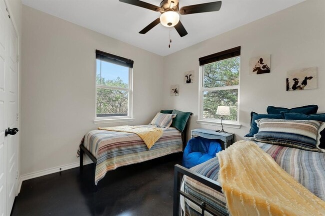 Building Photo - 1089 Hidden Hills Dr